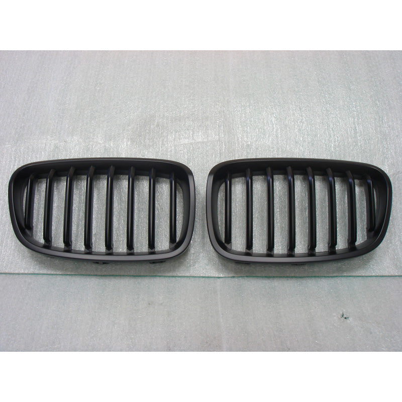 Mattsvart grill, passar BMW 1-serie F20/F21 2011-2015